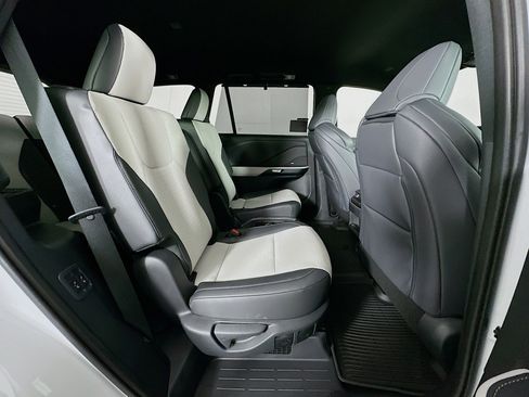 New 2026 Lexus TX 500h AWD image 31