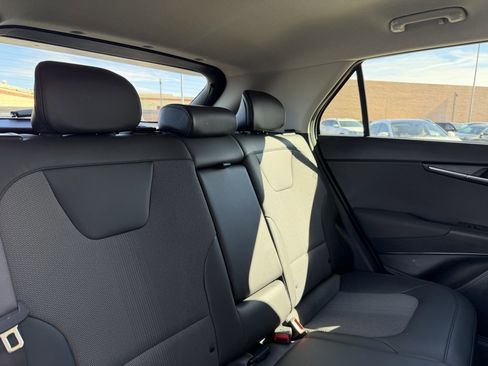 Used 2025 Kia Niro EX image 36