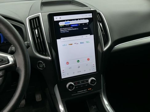 Used 2024 Ford Edge Titanium image 17