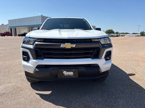 Used 2024 Chevrolet Colorado LT w/ LT Convenience Package II RWD image 9