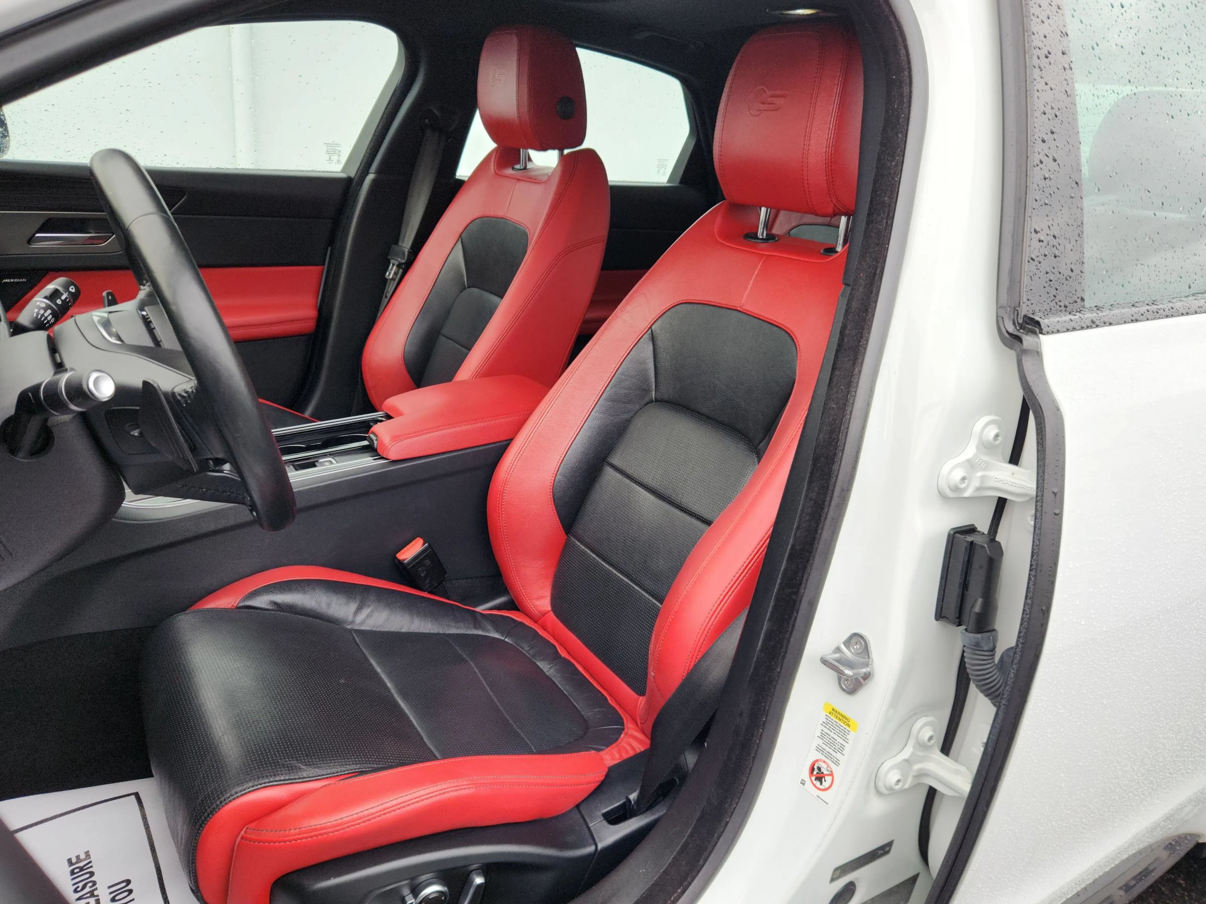 Used 2017 Jaguar XF S RWD image 8