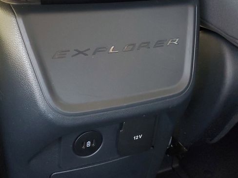 Used 2025 Ford Explorer Active RWD image 19