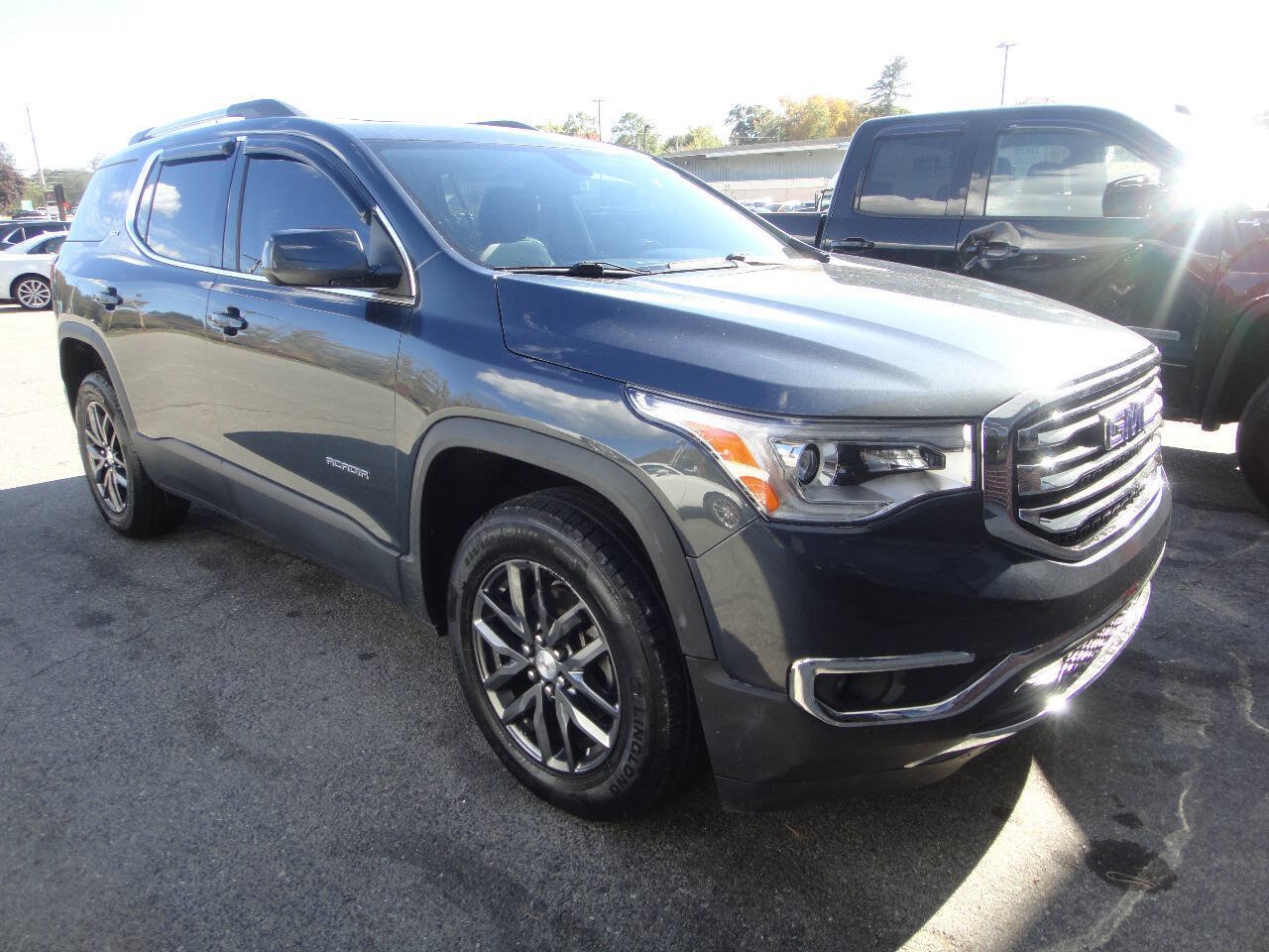Used 2019 GMC Acadia SLT AWD/4WD image 3