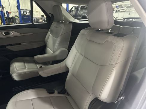 Used 2025 Ford Explorer Active w/ Active Comfort Package AWD/4WD image 30