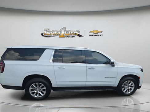 Used 2022 Chevrolet Suburban Premier AWD/4WD image 9