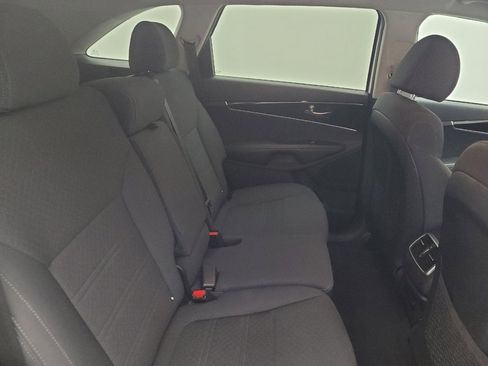 Used 2019 Kia Sorento LX FWD image 19