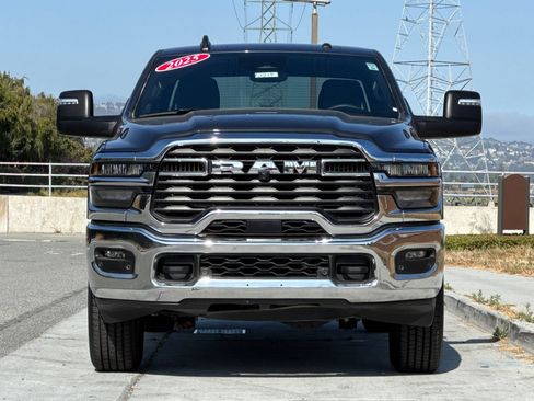 Used 2025 RAM 2500 Big Horn AWD/4WD image 9