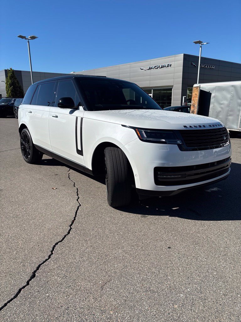 Used 2025 Land Rover Range Rover Long Wheelbase SE AWD/4WD image 11