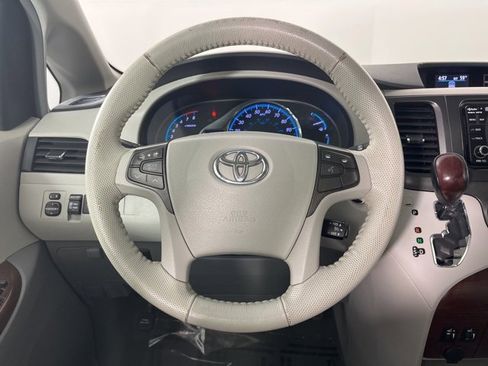 Used 2013 Toyota Sienna XLE image 8