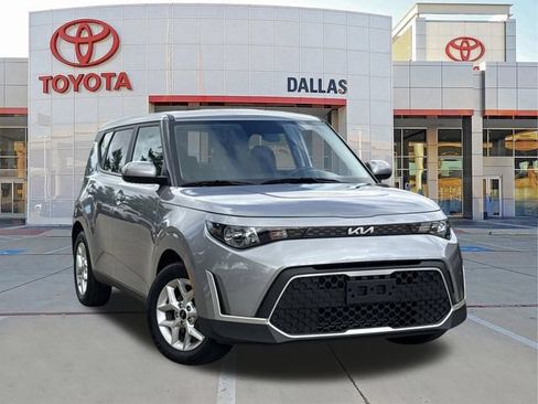 Used 2023 Kia Soul LX w/ Option Group 015 FWD image 1