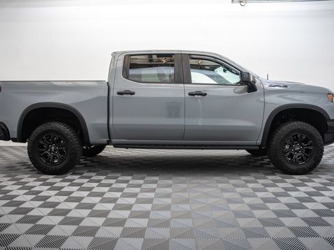 Used 2024 Chevrolet Silverado 1500 ZR2 w/ Technology Package AWD/4WD image 4