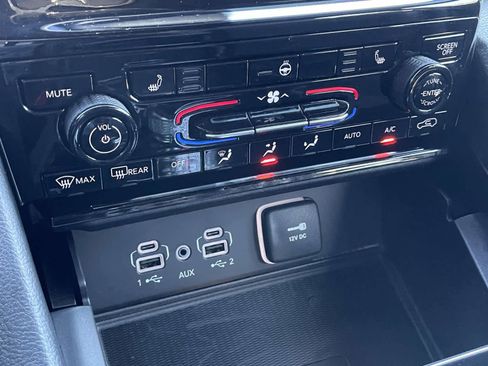 Used 2024 Jeep Grand Cherokee Altitude image 11