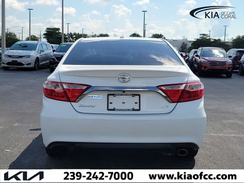 Used 2016 Toyota Camry SE w/ Moonroof Package FWD image 5
