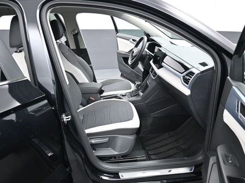 New 2026 Volkswagen Taos SE image 14