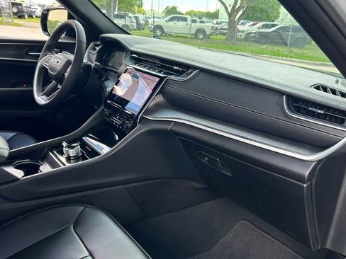 Certified 2024 Jeep Grand Cherokee Limited w/ Black Appearance Package image 34