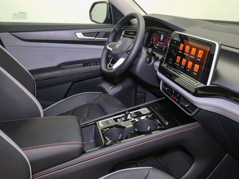 New 2026 Volkswagen Atlas Peak Edition image 17