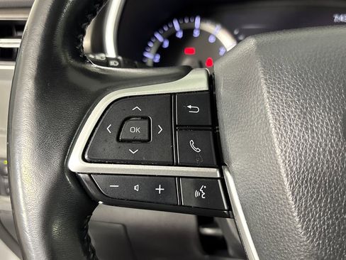 Used 2023 Toyota Highlander XLE image 14