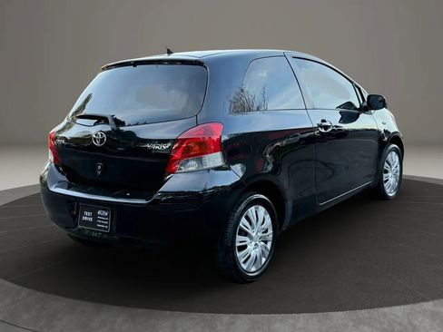 Used 2011 Toyota Yaris 2-Door Hatchback image 4