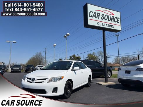 Used 2011 Toyota Corolla LE image 1