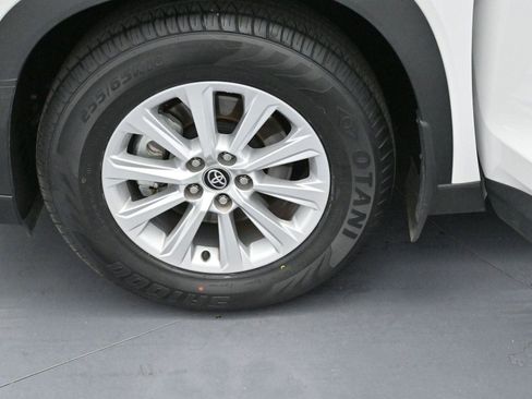 Used 2024 Toyota Grand Highlander XLE image 40