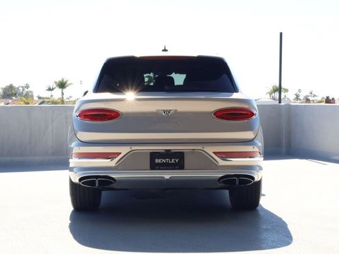 Used 2023 Bentley Bentayga Extended Wheelbase AWD/4WD image 11