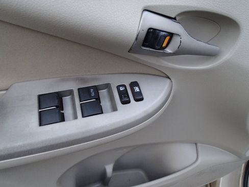 Used 2013 Toyota Corolla LE image 15