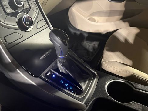 Used 2014 Hyundai Elantra SE image 24