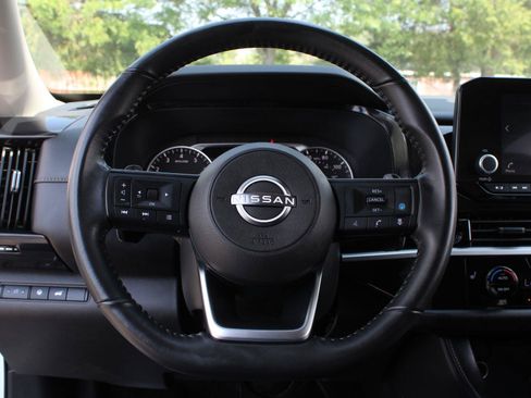 Used 2025 Nissan Pathfinder SV AWD/4WD image 9