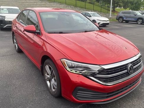 Used 2022 Volkswagen Jetta SE FWD image 1