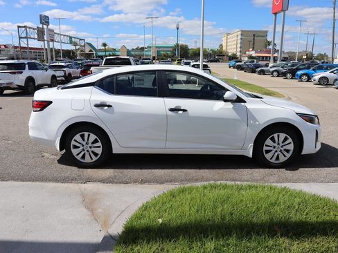 Used 2025 Nissan Sentra S image 8