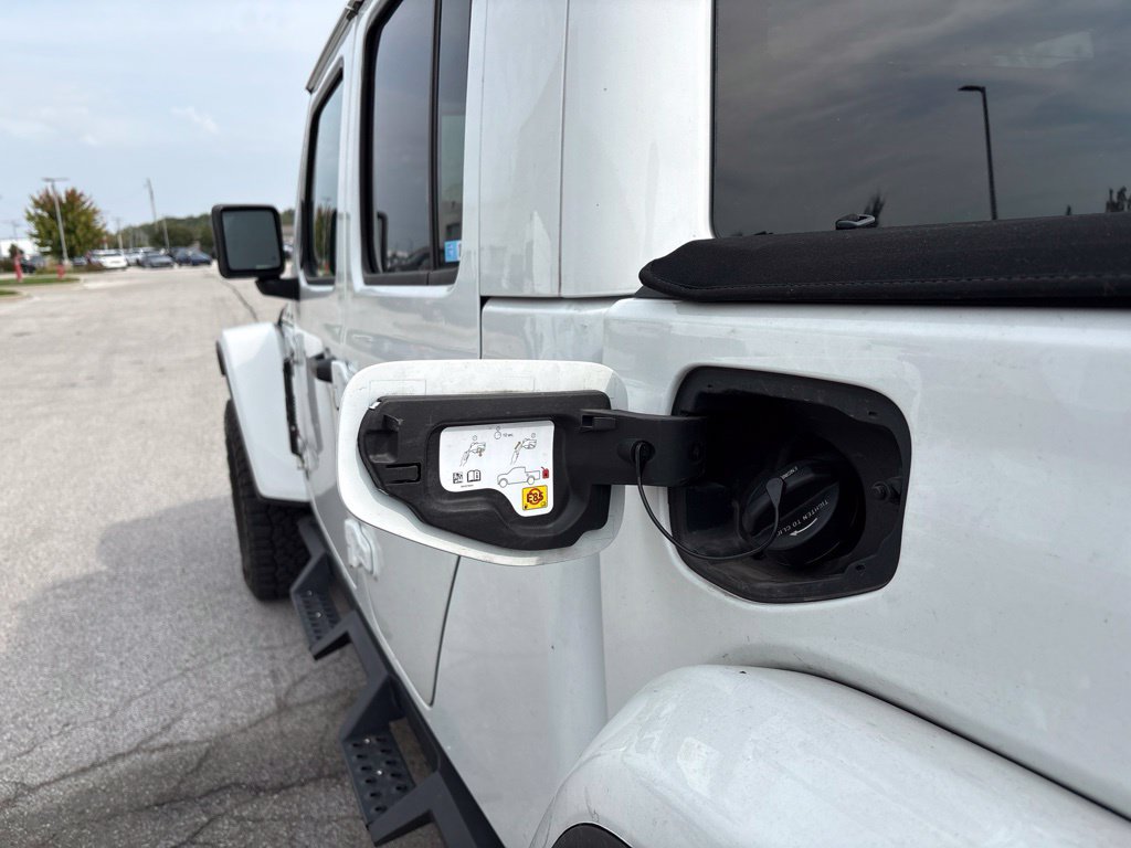 Used 2023 Jeep Gladiator Rubicon w/ Cold Weather Group AWD/4WD image 8