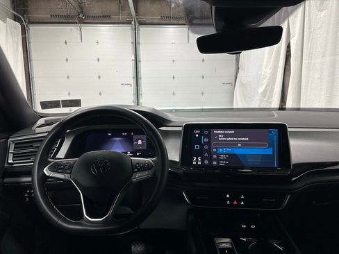 Used 2025 Volkswagen Atlas Cross Sport SE image 17