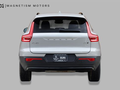 Used 2025 Volvo XC40 B5 Plus AWD/4WD image 8