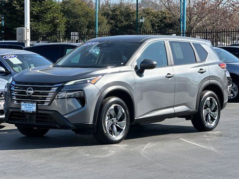 Used 2024 Nissan Rogue SV image 7