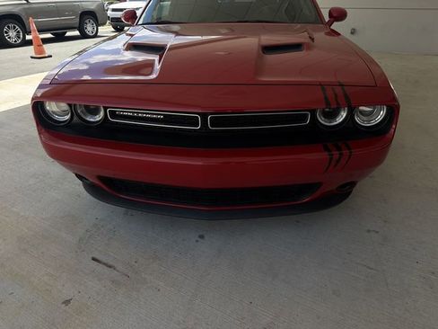 Used 2016 Dodge Challenger SXT RWD image 10