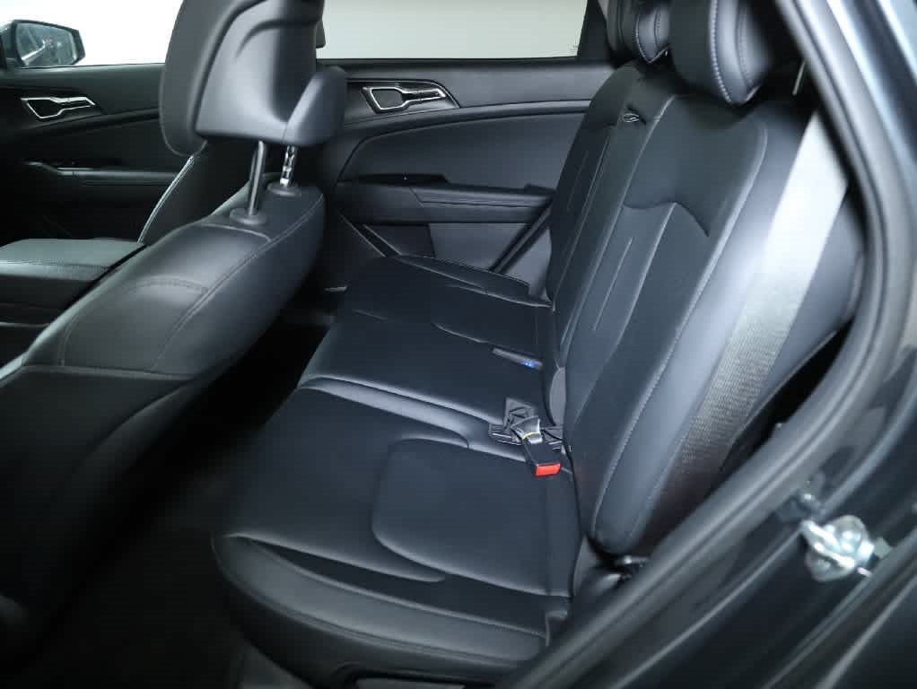 Used 2024 Kia Sportage EX AWD/4WD image 14