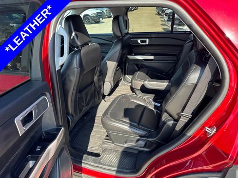 Used 2023 Ford Explorer XLT w/ Equipment Group 202A RWD image 6