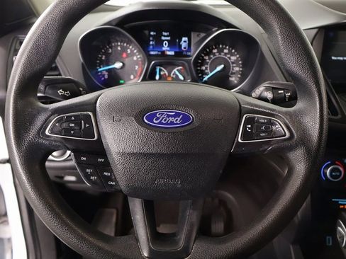 Used 2019 Ford Escape SE image 3