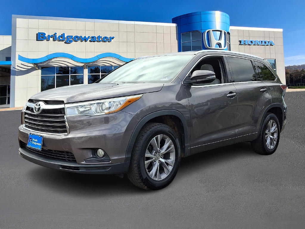 Used 2015 Toyota Highlander XLE FWD image 3