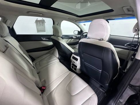 Used 2019 Ford Edge Titanium w/ Equipment Group 301A AWD/4WD image 13