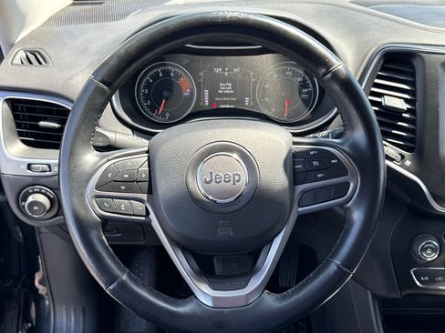 Used 2019 Jeep Cherokee Latitude Plus w/ Cold Weather Group FWD image 14