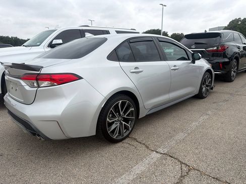 Used 2022 Toyota Corolla SE FWD image 3
