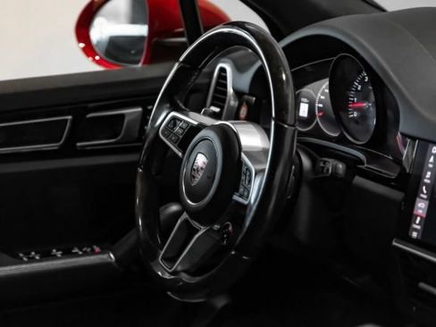Used 2021 Porsche Cayenne AWD/4WD image 18