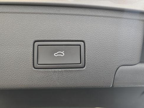 Used 2022 Volkswagen Atlas Cross Sport SE FWD image 29