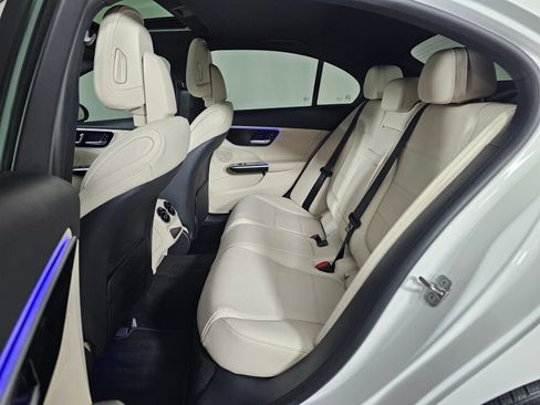 Used 2025 Mercedes-Benz C 300 4MATIC Sedan image 34