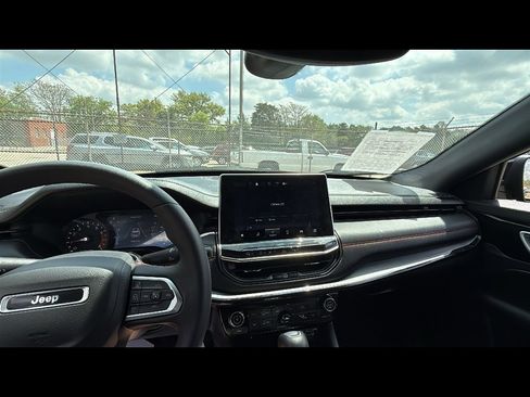 Used 2023 Jeep Compass Trailhawk image 10