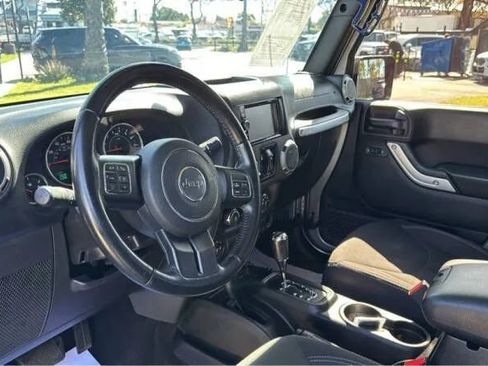 Used 2018 Jeep Wrangler Unlimited Sahara w/ Connectivity Group image 10