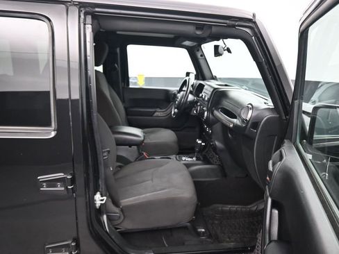 Used 2017 Jeep Wrangler Unlimited Sport w/ Quick Order Package 24S AWD/4WD image 31