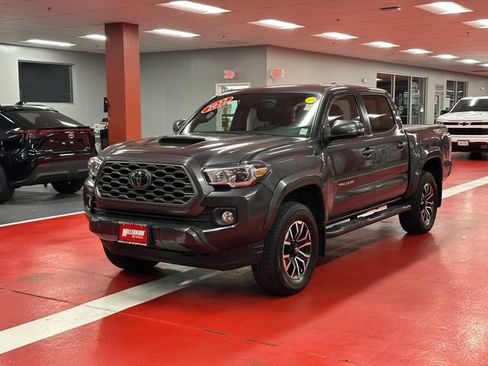 Used 2022 Toyota Tacoma TRD Sport AWD/4WD image 7