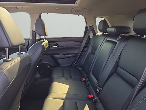 Used 2025 Nissan Rogue SL w/ SL Premium Package image 12